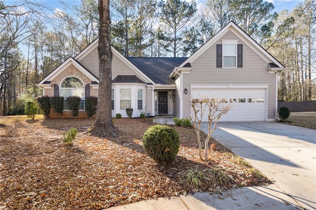 3 bedroom, 2 bathroom single family residence sold at 414 Black Fox Drive, Locust Grove, GA 30248