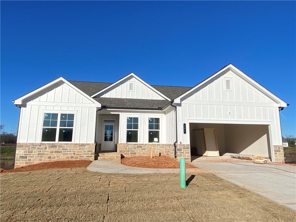 3 bedroom, 3 bathroom single family residence sold at 165 Merwood Lane, Jefferson, GA 30549
