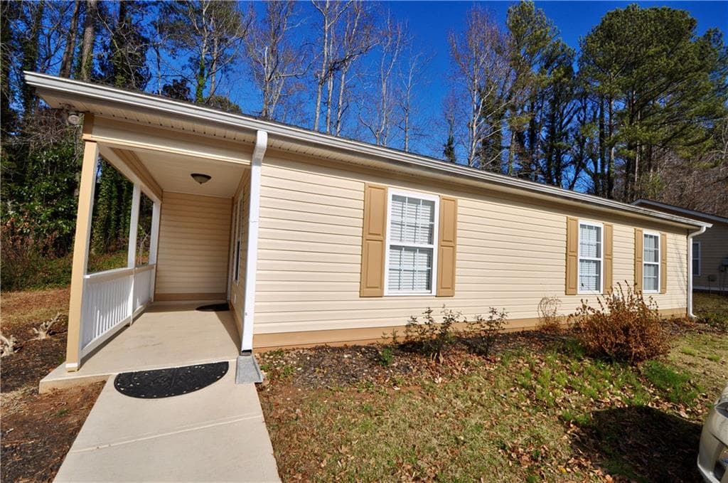 3 bedroom, 2 bathroom single family residence sold at 876 Claxton Drive, Mableton, GA 30126