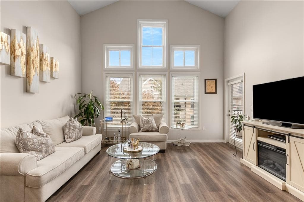 2 bedroom, 2 bathroom, 1,566 sq ft condominium sold at 1850 Cotillion Drive 1425, Dunwoody, GA 30338