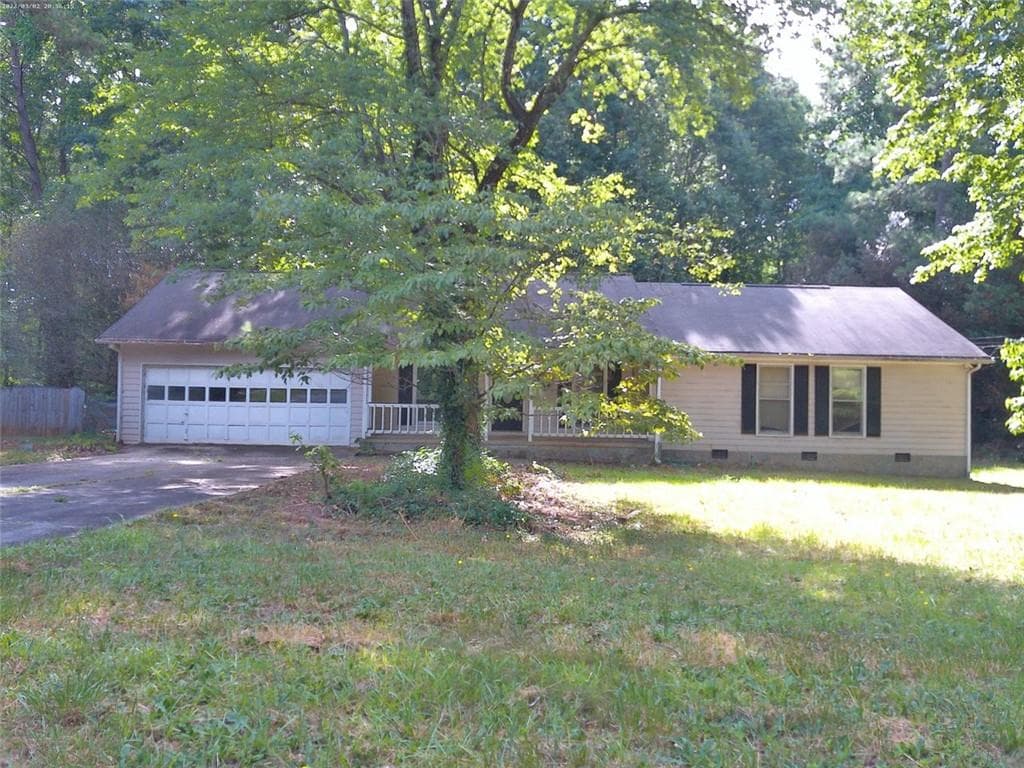 3 bedroom, 2 bathroom, 1,659 sq ft single family residence sold at 9344 HIDDEN HOLLOW Trail, Jonesboro, GA 30236