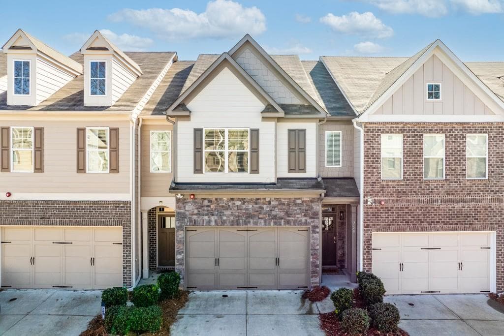 3 bedroom, 3 bathroom townhouse sold at 759 Arbor Crowne Drive, Lawrenceville, GA 30045