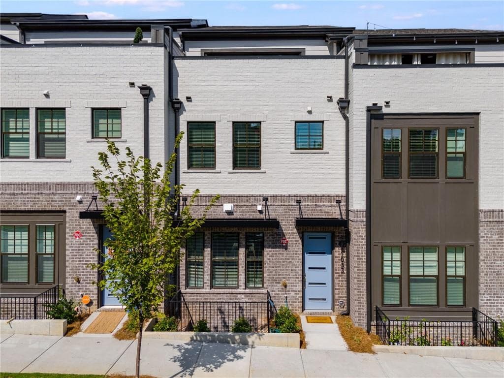 3 bedroom, 5 bathroom townhouse sold at 1033 Division Street 33, Atlanta, GA 30318
