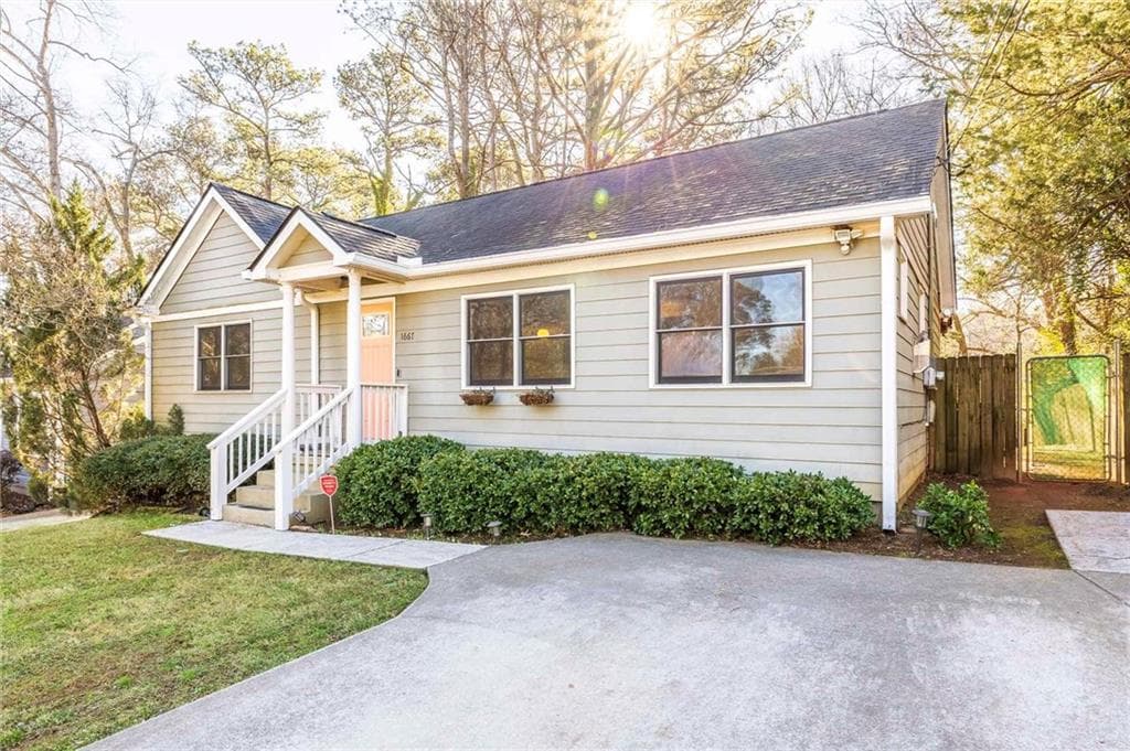 3 bedroom, 2 bathroom single family residence sold at 1667 Braeburn Drive, Atlanta, GA 30316