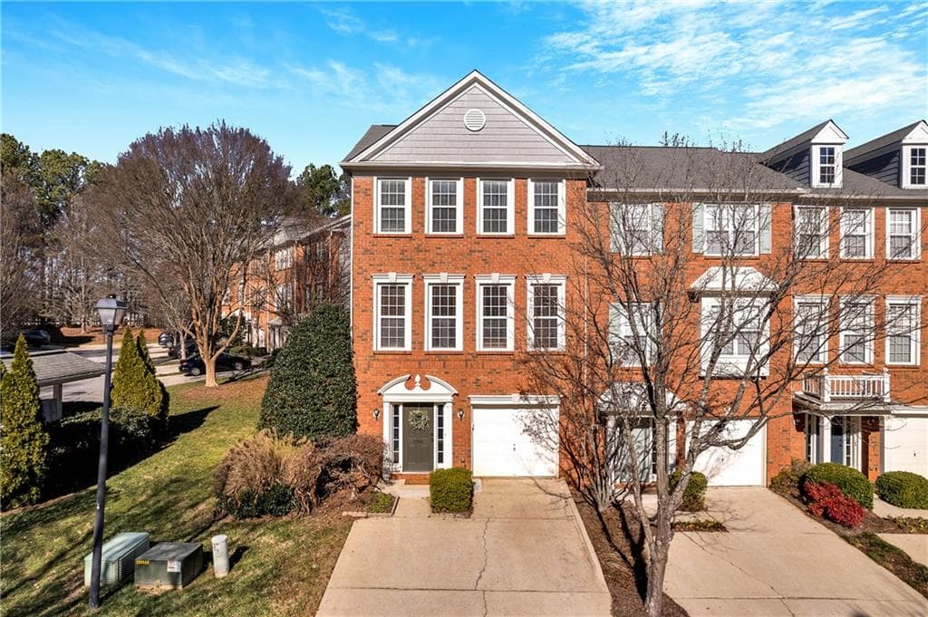 4 bedroom, 4 bathroom, 1,870 sq ft townhouse sold at 5565 Trace Views Drive, Norcross, GA 30071
