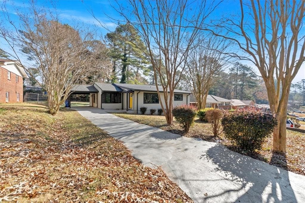 4 bedroom, 3 bathroom, 1,627 sq ft single family residence for sale at 2142 Cloverdale Drive, Atlanta, GA 30316 — photo 4