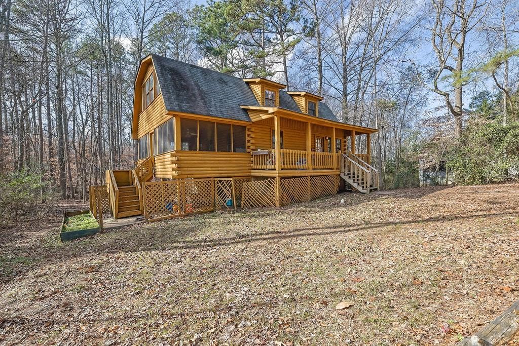 3 bedroom, 2 bathroom, 1,152 sq ft single family residence sold at 5588 Lakeshore Road, Buford, GA 30518
