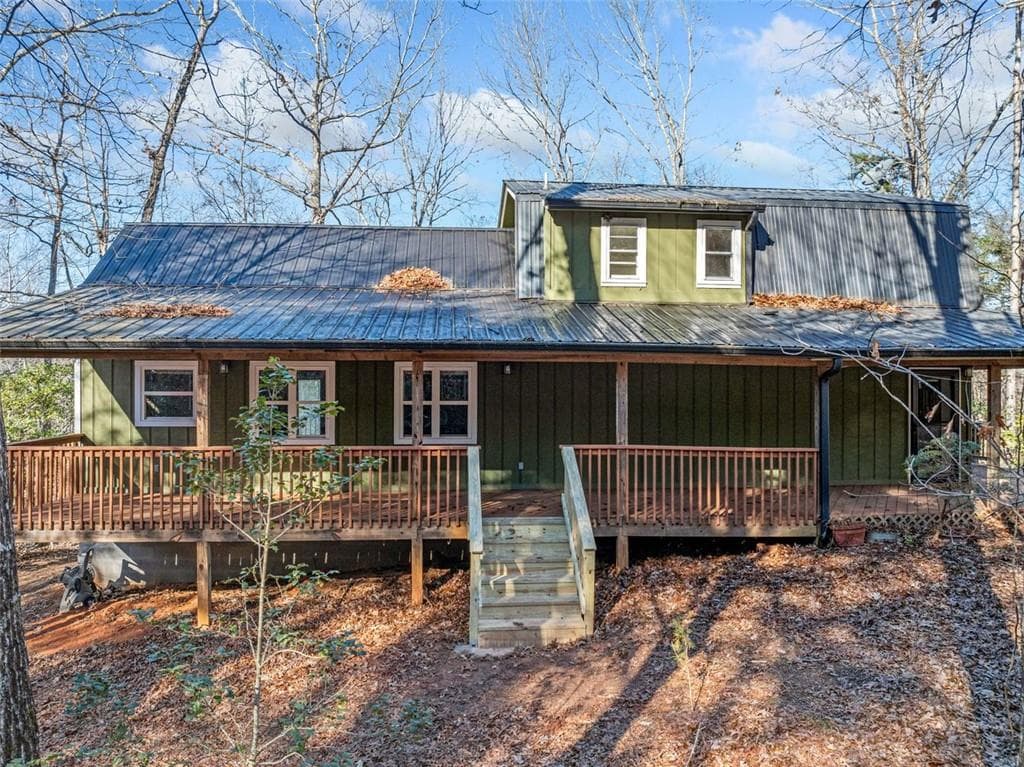 3 bedroom, 3 bathroom single family residence sold at 220 APPLEJACK Lane, Dahlonega, GA 30533