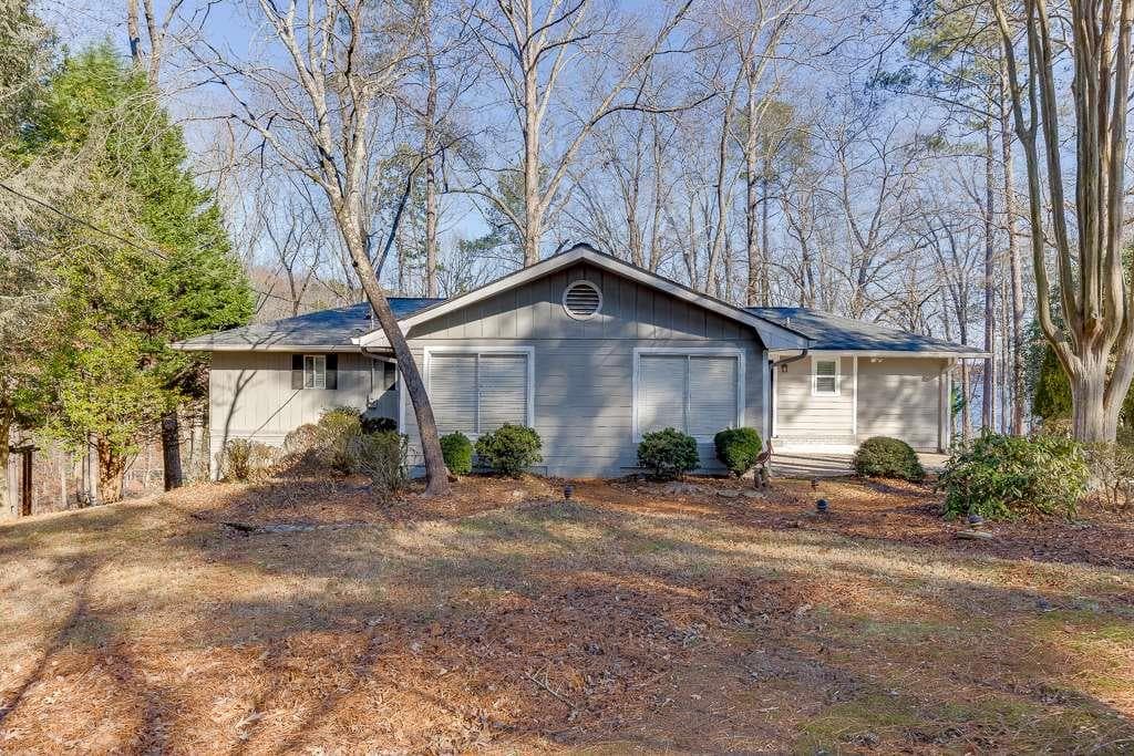 3 bedroom, 4 bathroom single family residence sold at 5562 Hidden Harbor Landing, Gainesville, GA 30504
