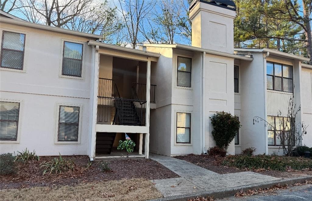 2 bedroom, 2 bathroom, 1,139 sq ft condominium sold at 2015 Huntingdon, Atlanta, GA 30350
