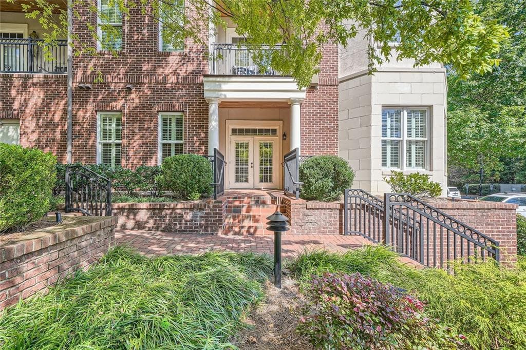 2 bedroom, 2 bathroom, 1,401 sq ft condominium sold at 3635 E Paces Circle 1119, Atlanta, GA 30326