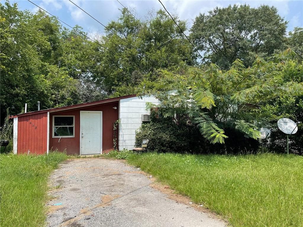 4 bedroom, 1 bathroom single family residence sold at 2435 Adger Road, Macon, GA 31206