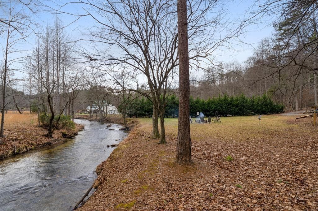 4 bedroom, 3 bathroom single family residence sold at 321 Laurel Circle, Blue Ridge, GA 30513