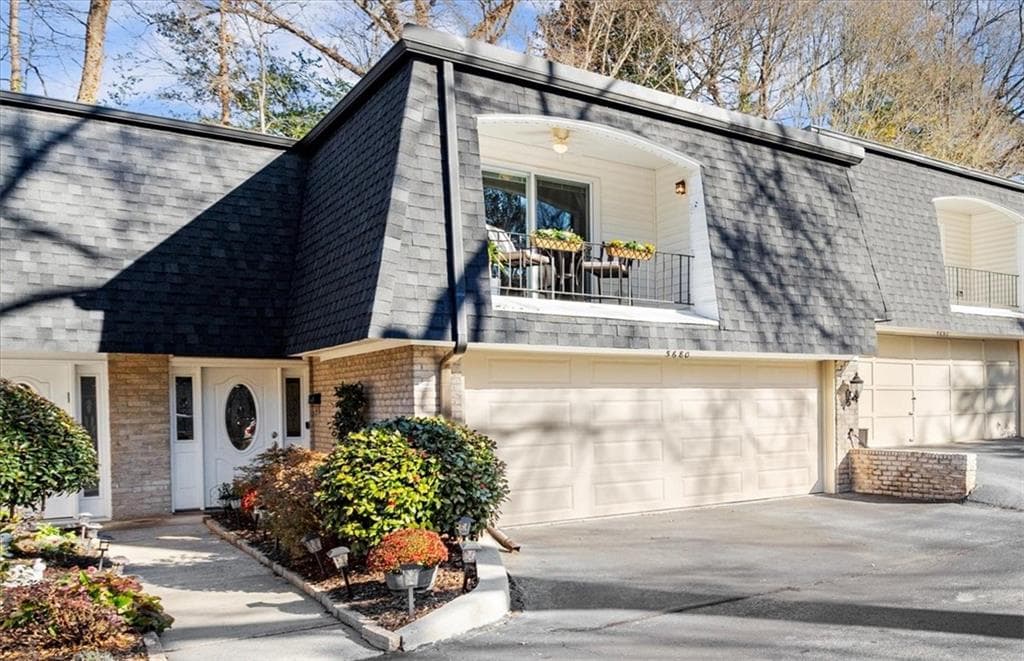 3 bedroom, 3 bathroom, 1,786 sq ft condominium sold at 5680 Chemin De Vie, Atlanta, GA 30342