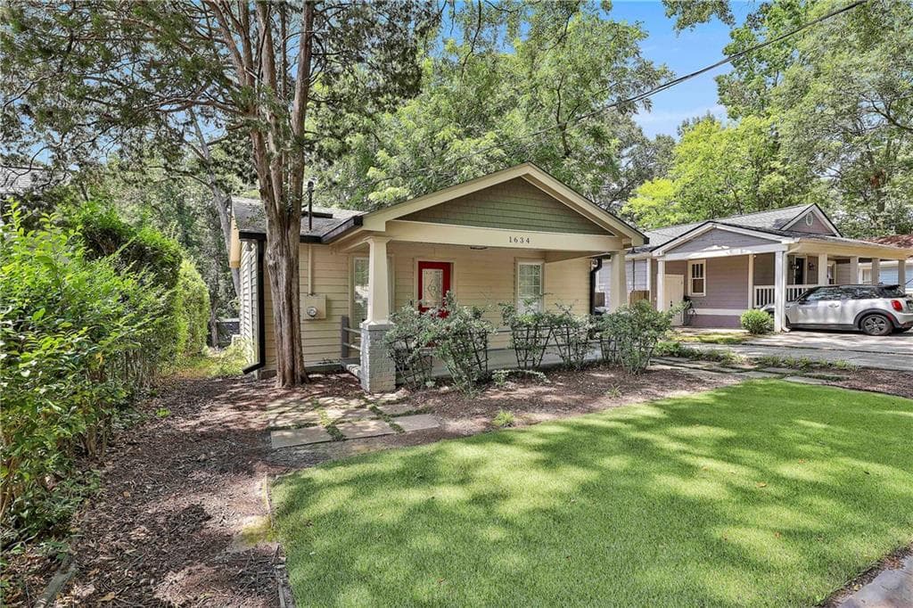2 bedroom, 1 bathroom, 876 sq ft single family residence sold at 1634 Tallulah Street, Atlanta, GA 30318