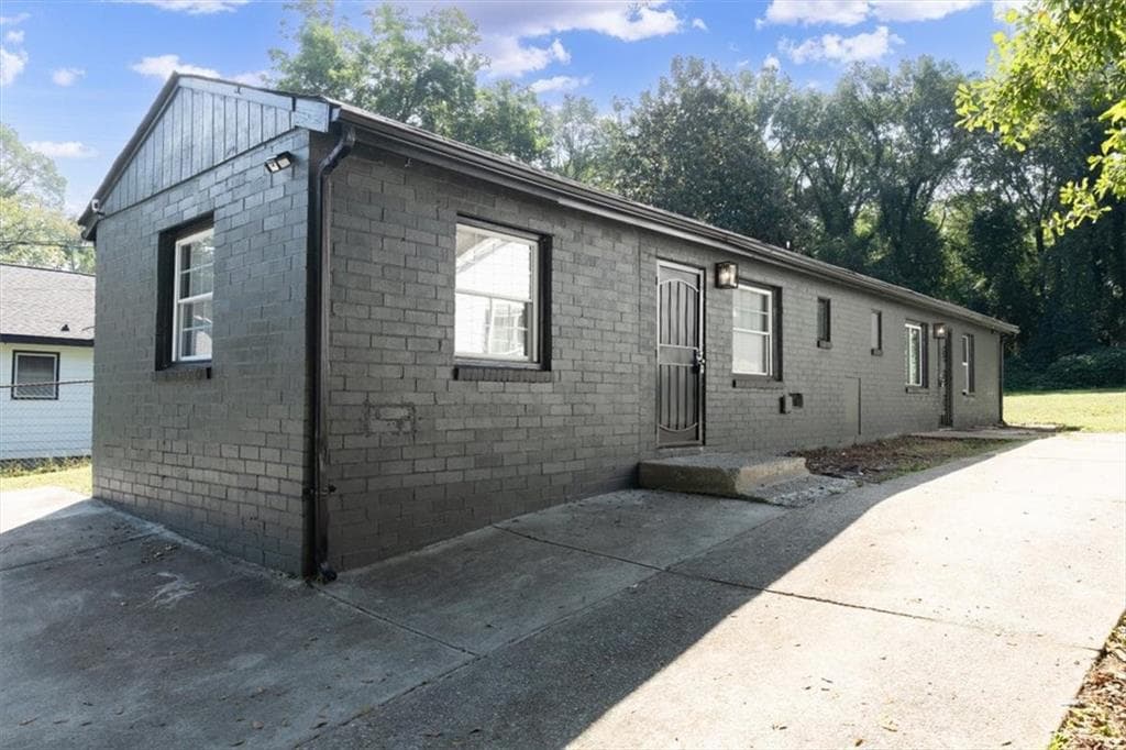 duplex sold at 1092 Osborne Street, Atlanta, GA 30310