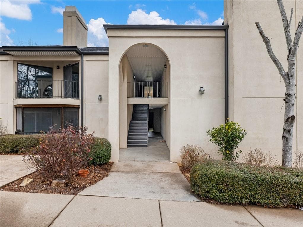 2 bedroom, 2 bathroom, 1,538 sq ft condominium sold at 605 Candler Street B13, Gainesville, GA 30501