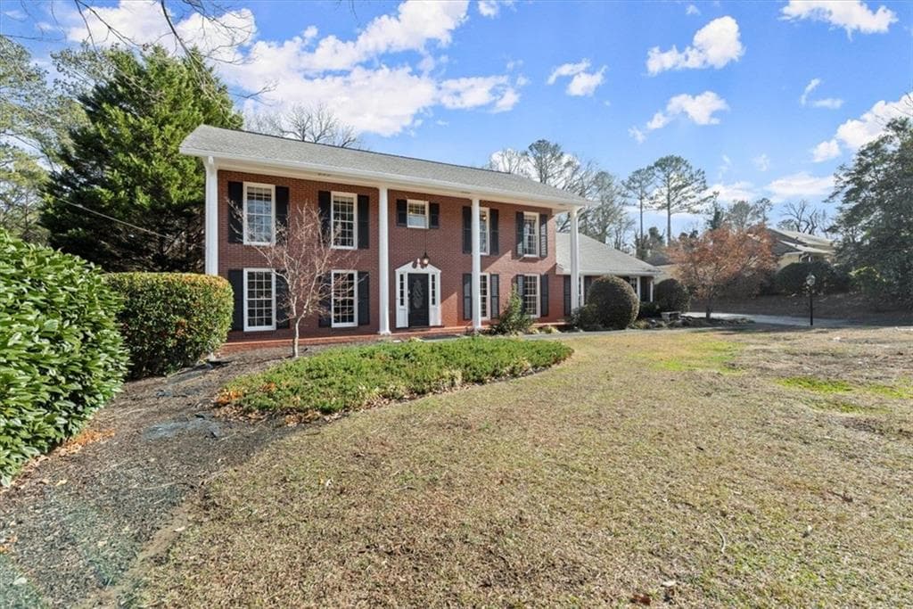 6 bedroom, 4 bathroom, 3,804 sq ft single family residence sold at 9465 River Lake Drive, Roswell, GA 30075