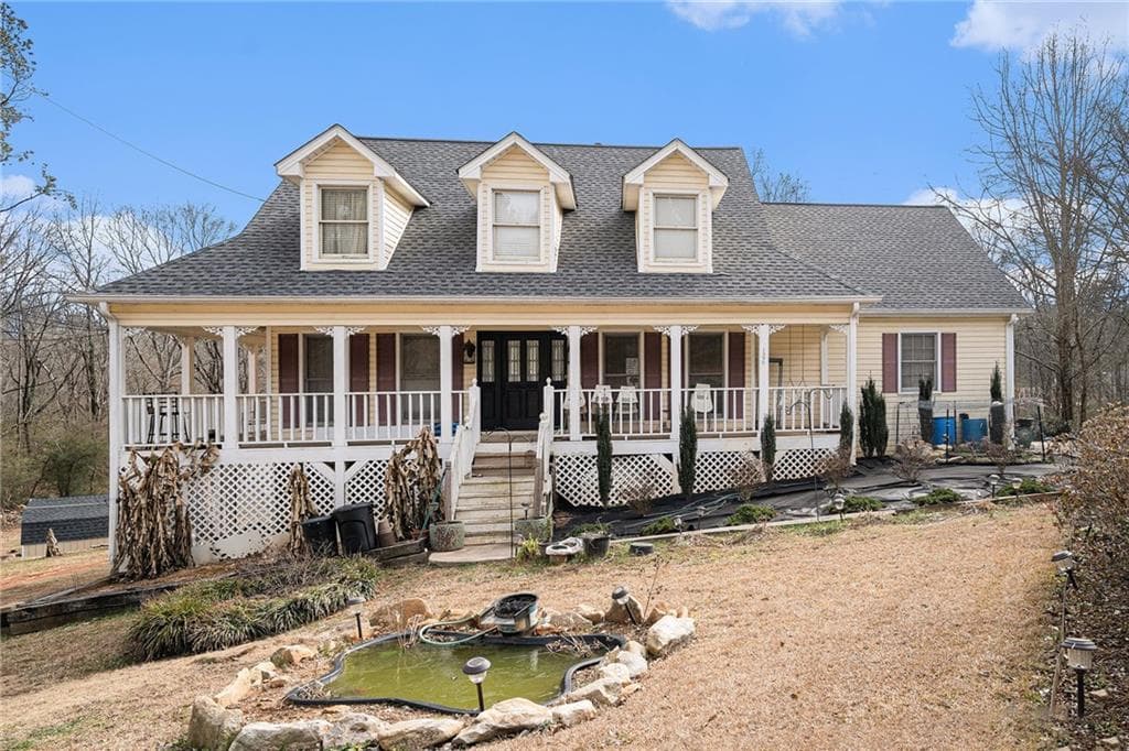 3 bedroom, 3 bathroom single family residence sold at 1390 Winchester Trail, Riverdale, GA 30296