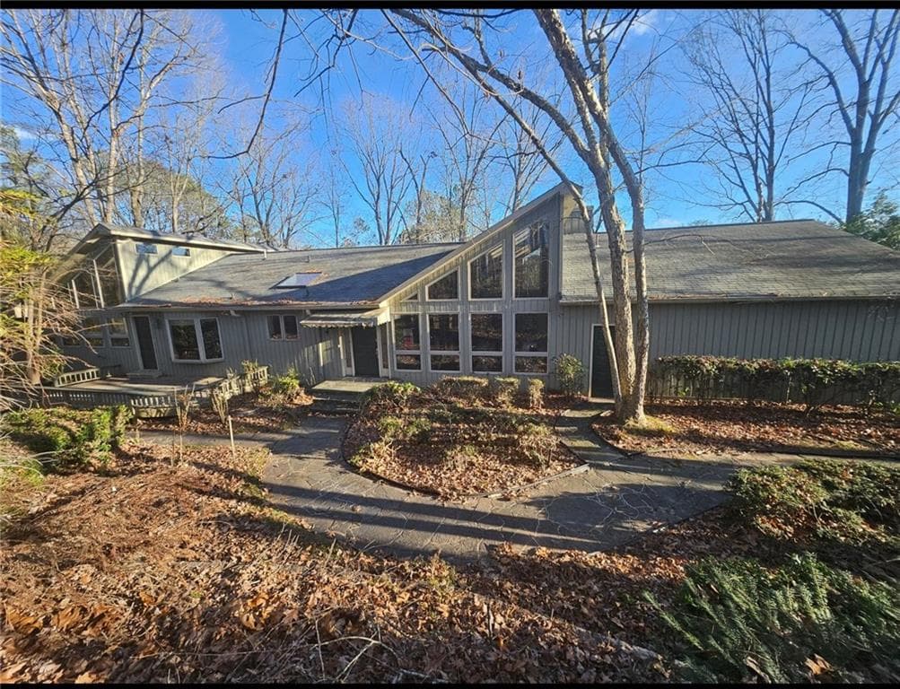 6 bedroom, 4 bathroom, 2,396 sq ft single family residence sold at 190 Valley Cove, Atlanta, GA 30350