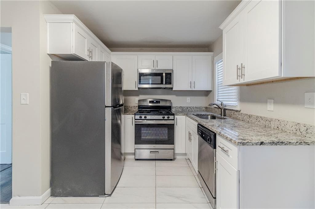 4 bedroom, 1 bathroom, 957 sq ft single family residence for sale at 2446 Lynn Iris Drive, Decatur, GA 30032 — photo 2