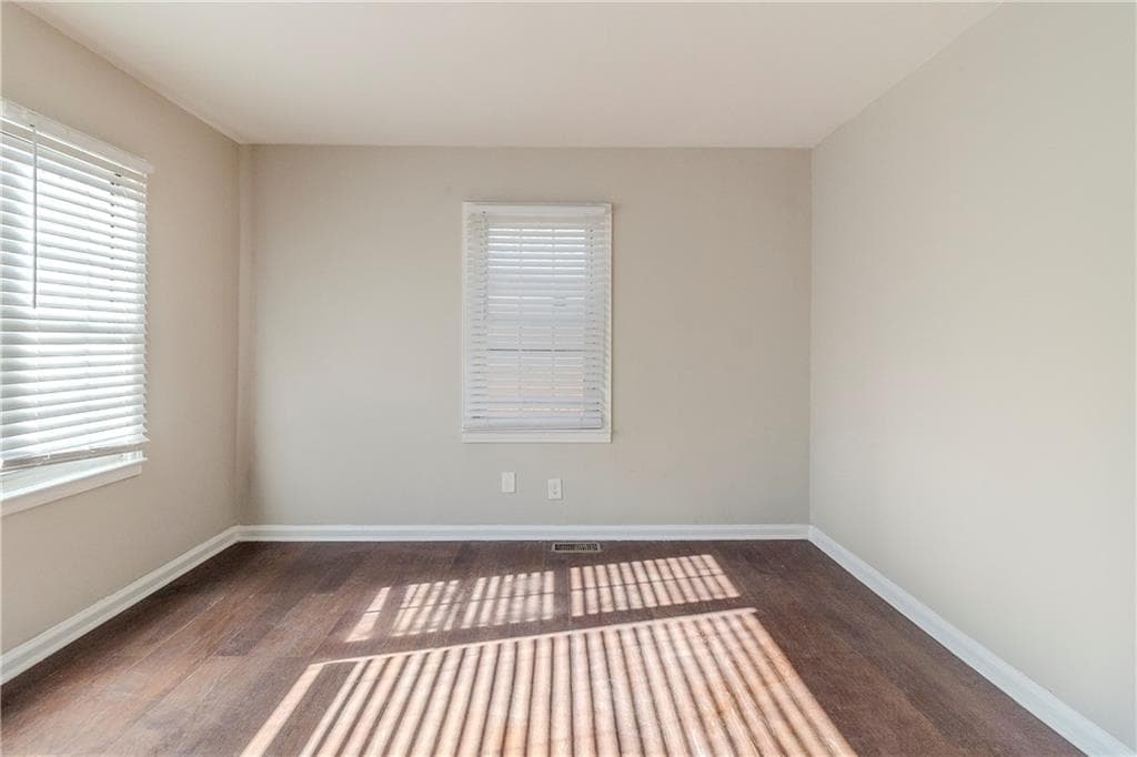 4 bedroom, 1 bathroom, 957 sq ft single family residence for sale at 2446 Lynn Iris Drive, Decatur, GA 30032 — photo 6