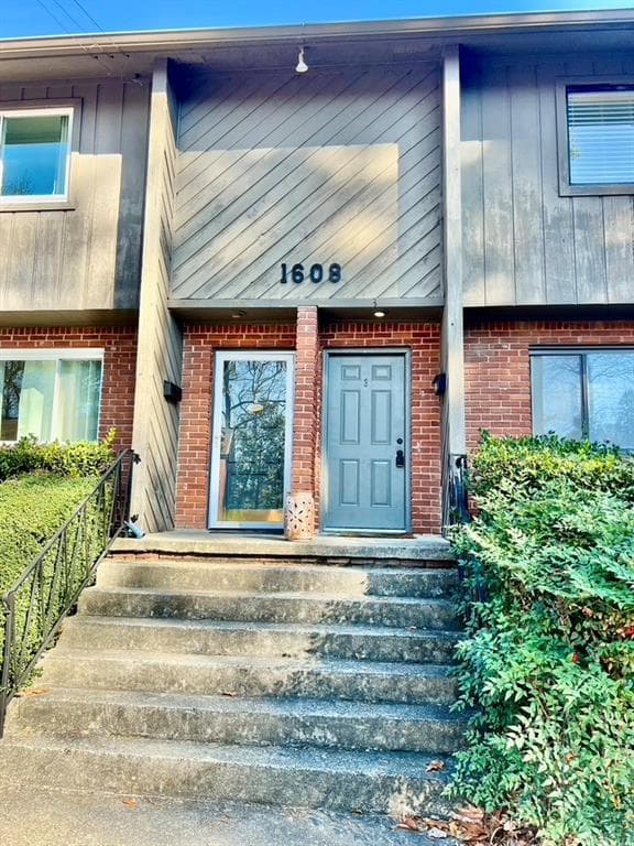 2 bedroom, 2 bathroom, 1,064 sq ft townhouse sold at 1608 Briarcliff Road 3, Atlanta, GA 30306