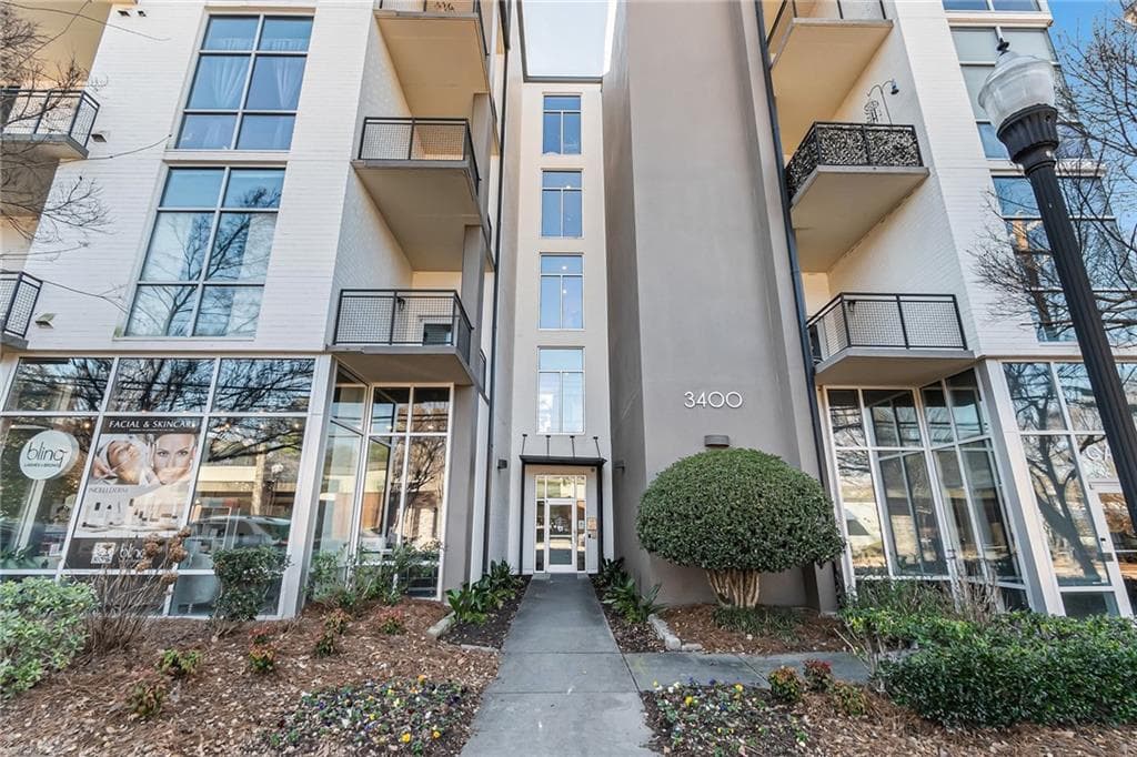 2 bedroom, 3 bathroom, 2,468 sq ft condominium sold at 3400 Malone Drive 320, Atlanta, GA 30341