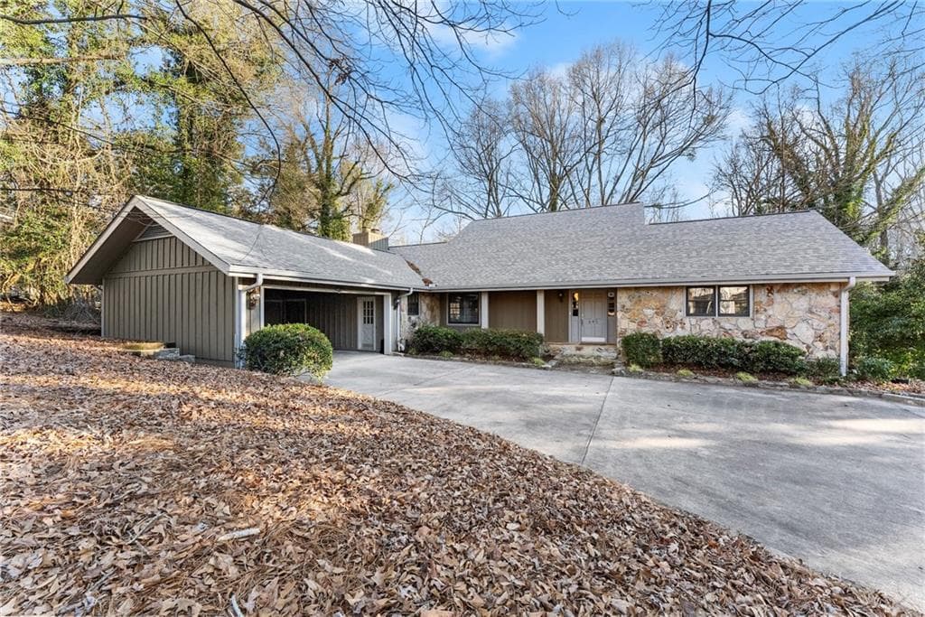 6 bedroom, 4 bathroom single family residence sold at 645 Dixon Drive, Gainesville, GA 30501