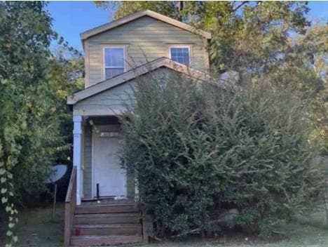 3 bedroom, 2 bathroom, 1,290 sq ft single family residence sold at 321 W Magnolia Street, Fitzgerald, GA 31750