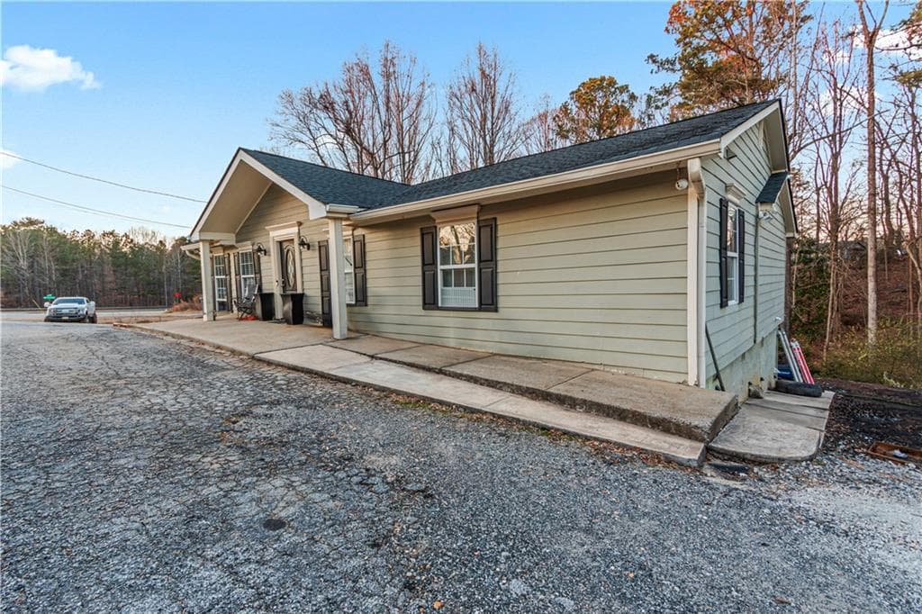 3 bedroom, 3 bathroom single family residence sold at 4955 R H Smith Boulevard, Sugar Hill, GA 30518