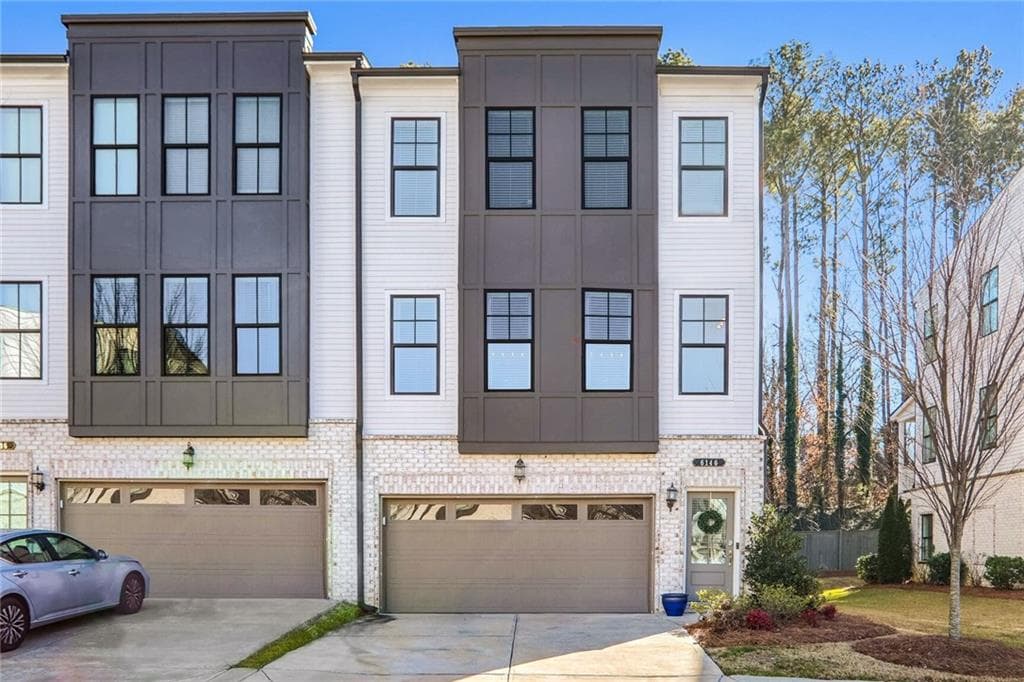 3 bedroom, 4 bathroom townhouse sold at 6146 Eves Way, Norcross, GA 30071