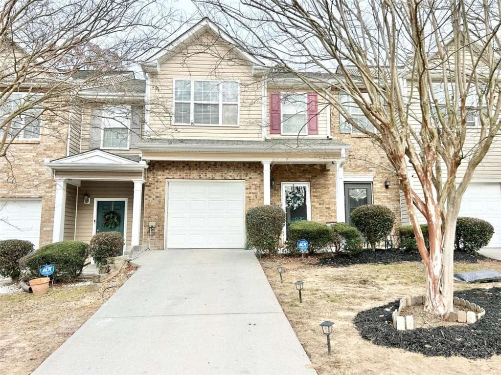 3 bedroom, 3 bathroom, 1,478 sq ft townhouse sold at 5130 Lincoln Drive, Fairburn, GA 30213