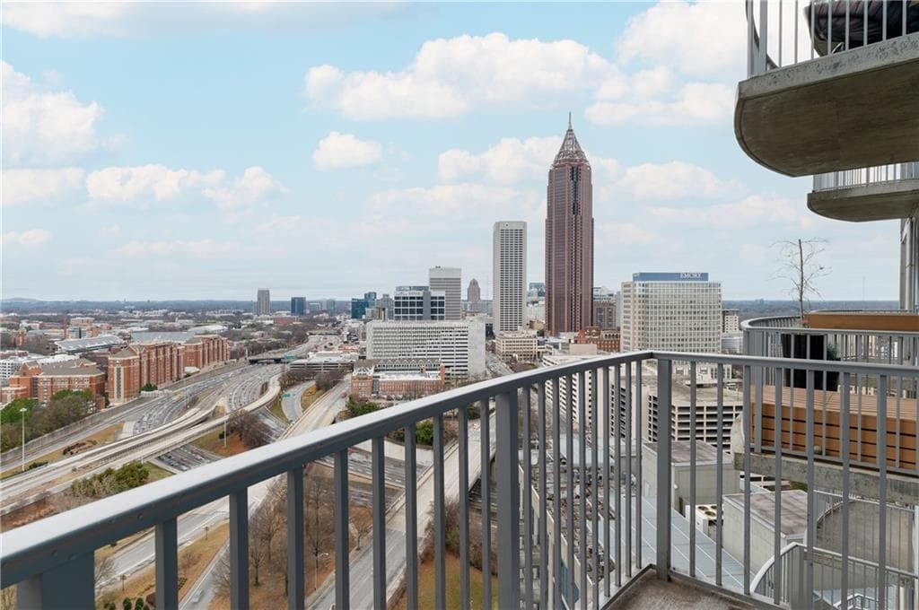 1 bedroom, 1 bathroom condominium sold at 400 W Peachtree Street 2303, Atlanta, GA 30308