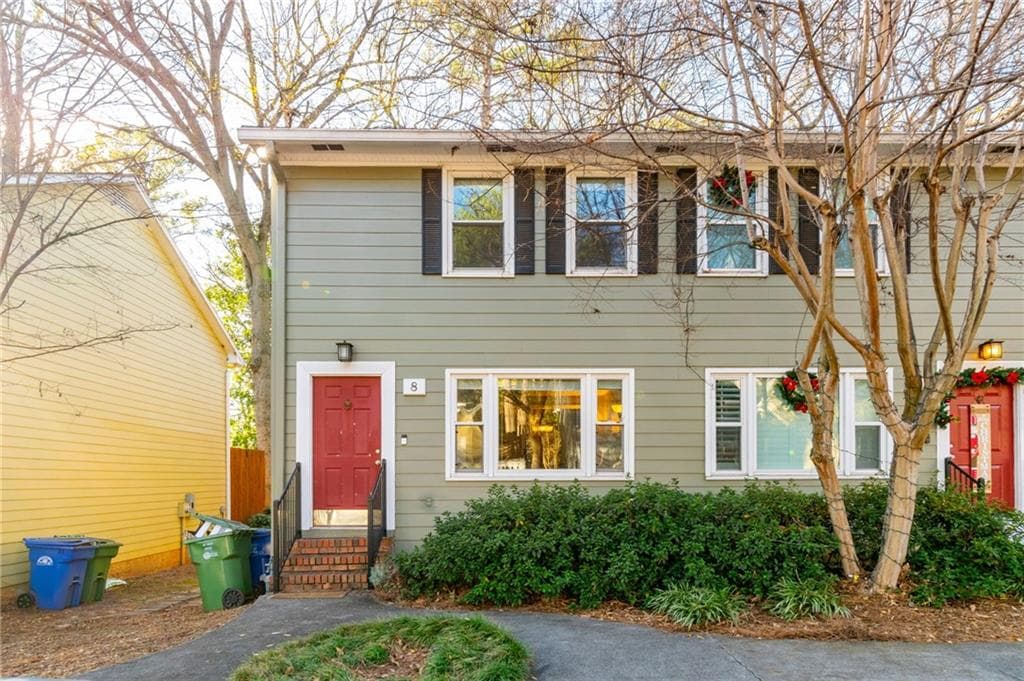 2 bedroom, 3 bathroom, 1,216 sq ft townhouse sold at 8 Holly Downs Court, Atlanta, GA 30318