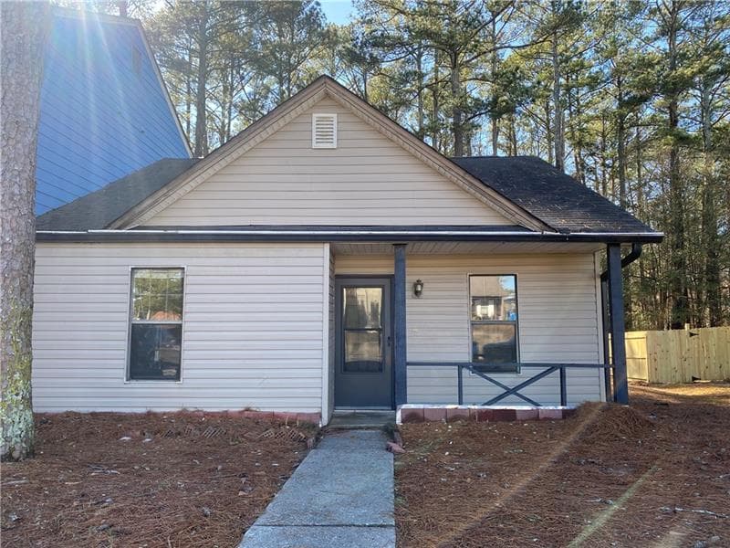 2 bedroom, 1 bathroom townhouse sold at 8263 Canyon Forge Drive, Riverdale, GA 30274
