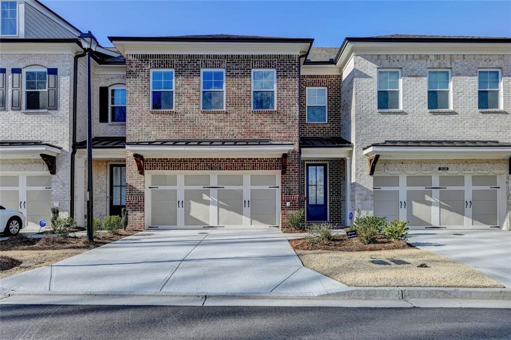 3 bedroom, 3 bathroom townhouse sold at 3528 MYRON PL, Suwanee, GA 30024