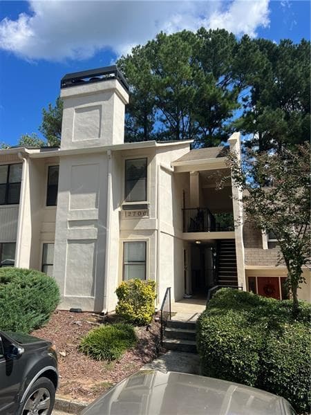 2 bedroom, 2 bathroom, 1,273 sq ft condominium sold at 2704 Huntingdon, Atlanta, GA 30350