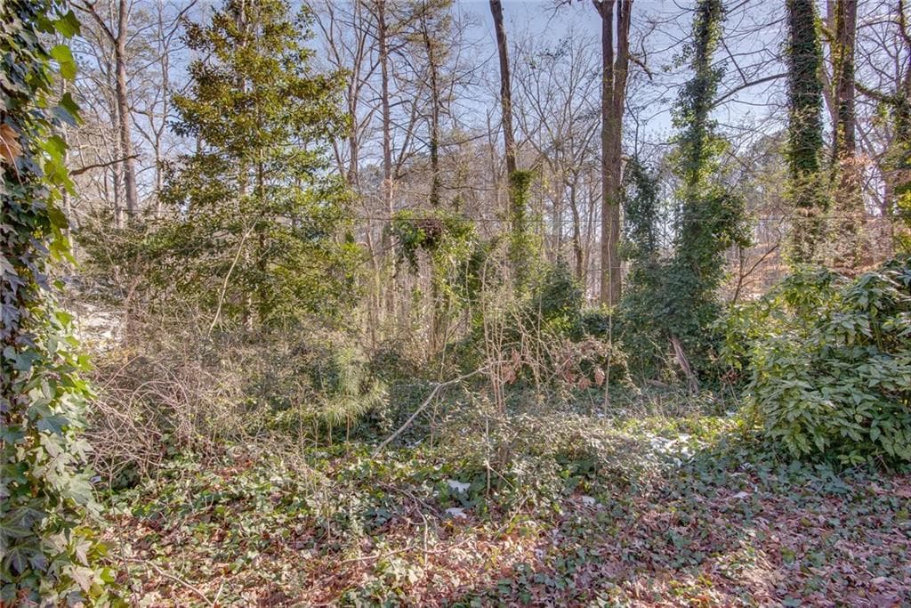 single family residence sold at 605 Spruce Drive, Pine Lake, GA 30072