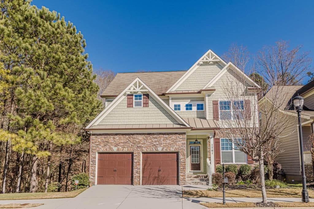 4 bedroom, 4 bathroom, 2,214 sq ft single family residence sold at 1761 Hollingsworth Boulevard, Atlanta, GA 30318