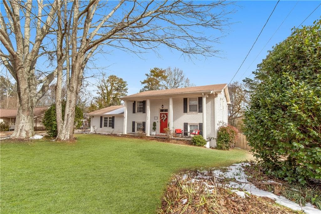 4 bedroom, 2 bathroom single family residence sold at 106 Winchester Drive, Carrollton, GA 30117