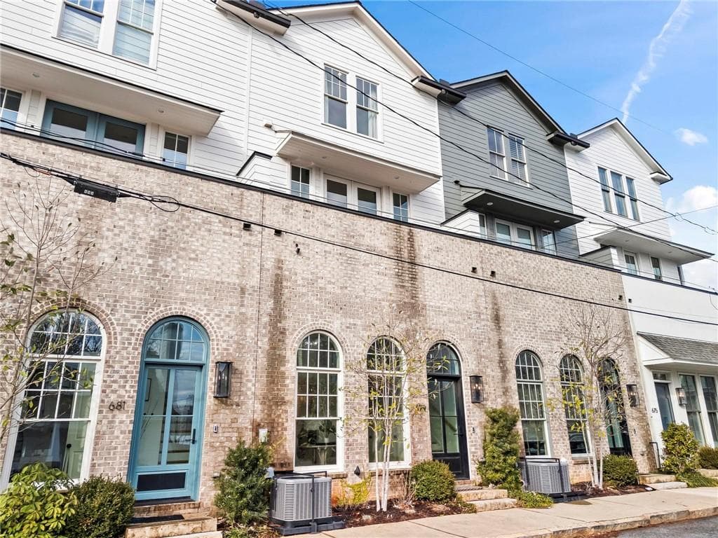 3 bedroom, 4 bathroom townhouse sold at 679 Reed Street, Atlanta, GA 30315
