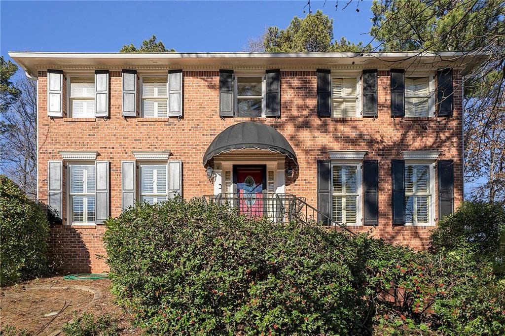 3 bedroom, 3 bathroom, 2,496 sq ft single family residence sold at 809 Commons Court, Woodstock, GA 30189