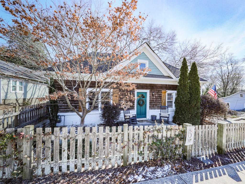 2 bedroom, 1 bathroom single family residence sold at 731 E Main Street, Canton, GA 30114