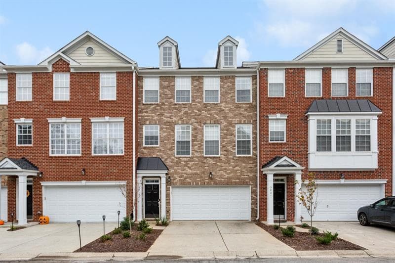 3 bedroom, 4 bathroom, 2,511 sq ft townhouse sold at 3819 Chattahoochee Summit Drive, Atlanta, GA 30339