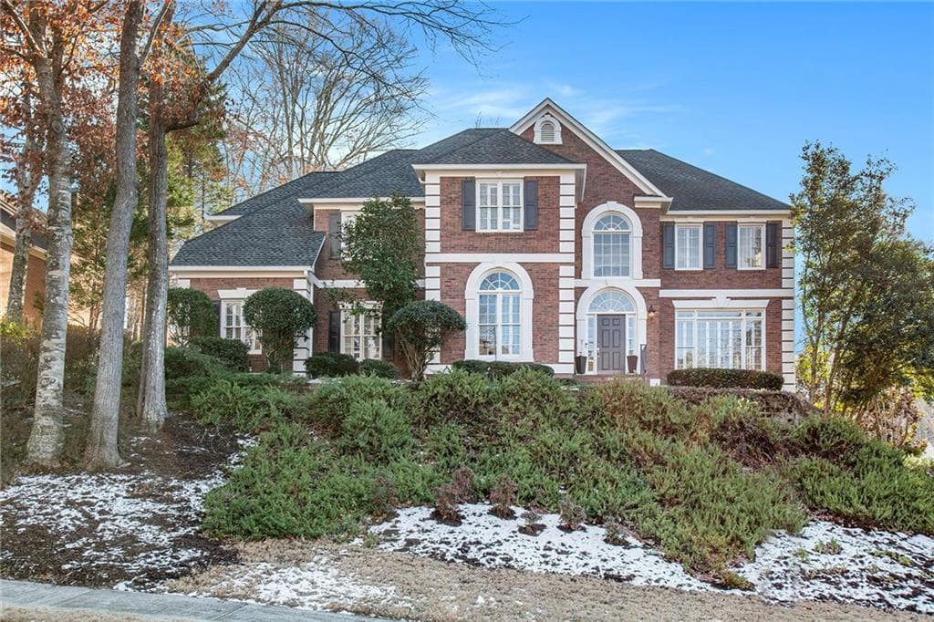 4 bedroom, 4 bathroom, 4,106 sq ft single family residence sold at 425 Abbeywood Drive, Roswell, GA 30075
