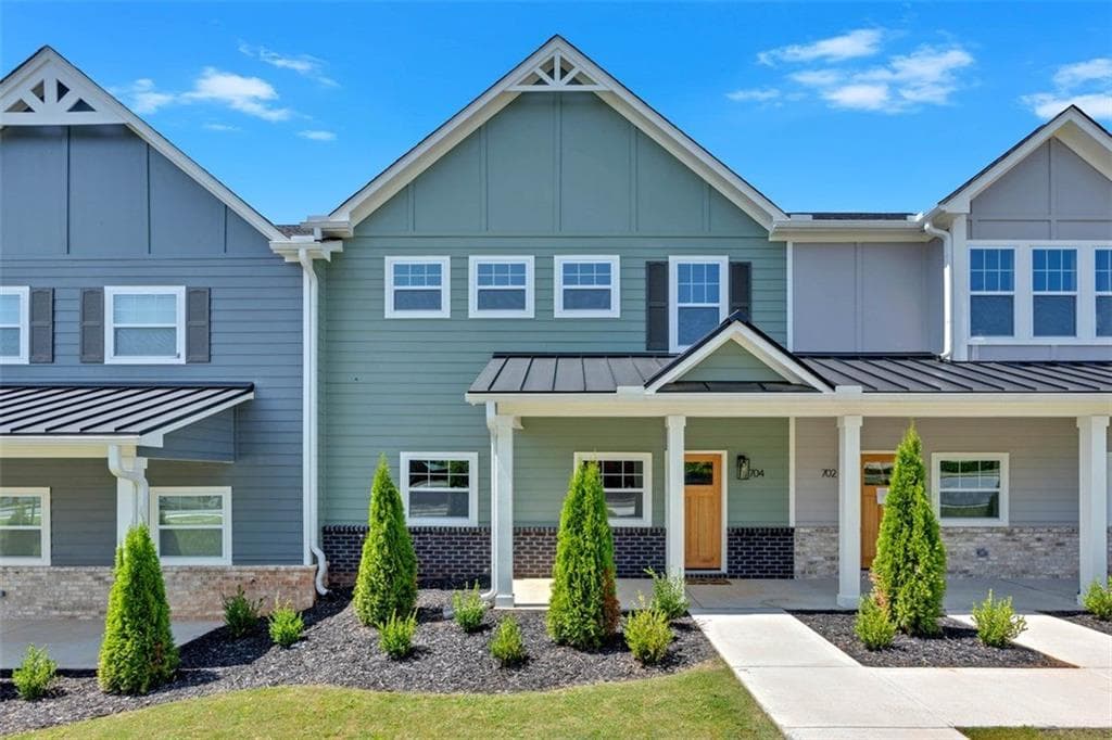 3 bedroom, 3 bathroom townhouse sold at 704 Fairgate Road, Marietta, GA 30064