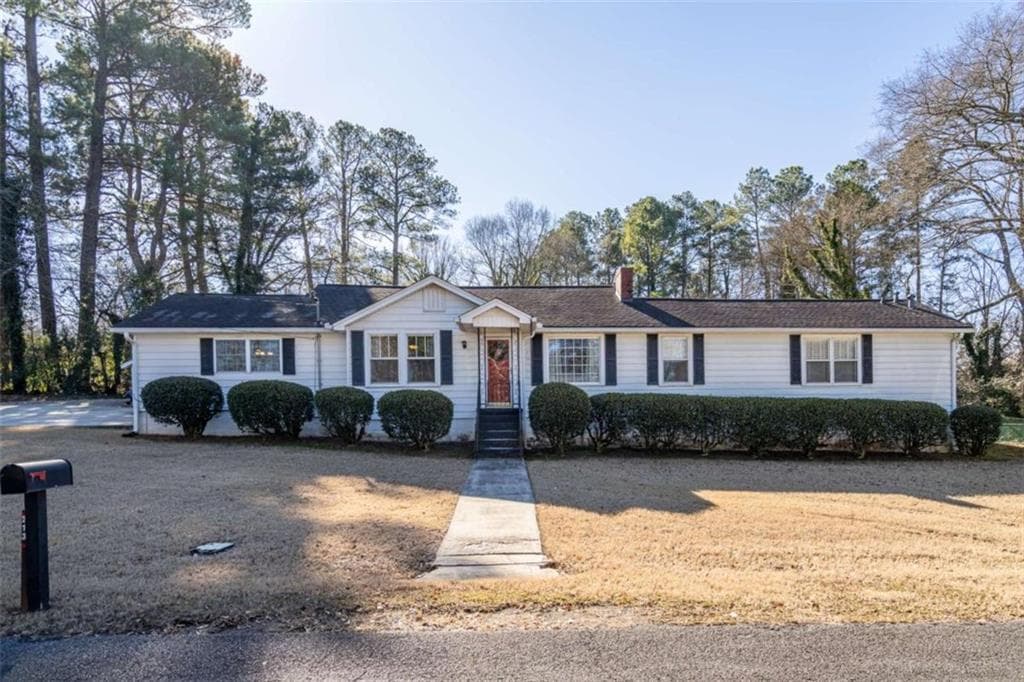 3 bedroom, 3 bathroom single family residence sold at 213 Sunset Drive, Lindale, GA 30147