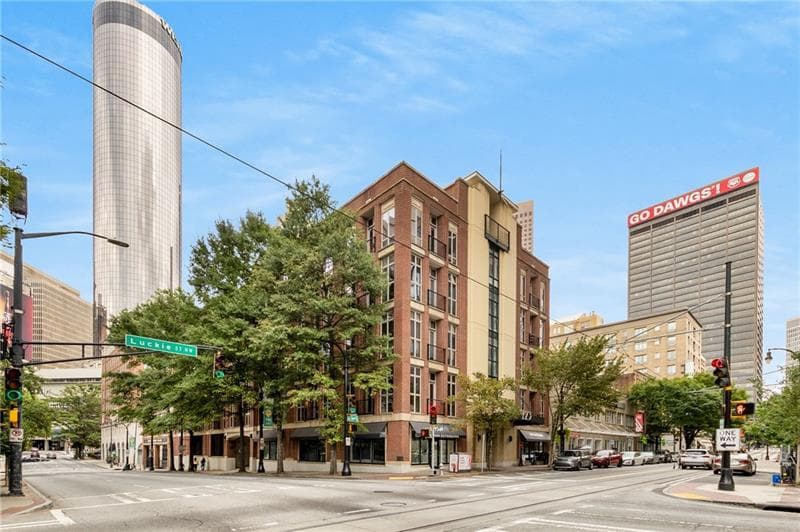 1 bedroom, 1 bathroom, 1,090 sq ft condominium sold at 123 Luckie Street 2210, Atlanta, GA 30303