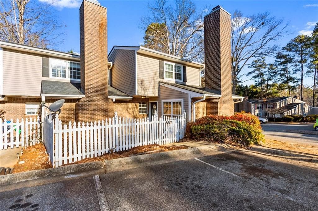 2 bedroom, 2 bathroom, 1,162 sq ft condominium sold at 557 Summit Lane, Marietta, GA 30008